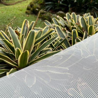 Valla de jardín de plástico de malla negra, valla hexagonal para aves de  corral/protector de plantas de flores de patio, fácil de cortar (color  negro